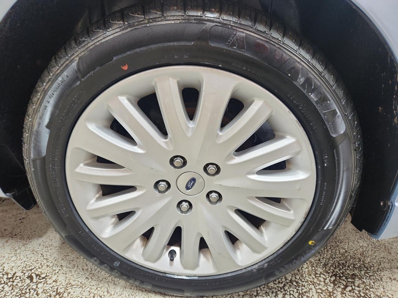 Ford Fusion Hybrid Sedan 2011