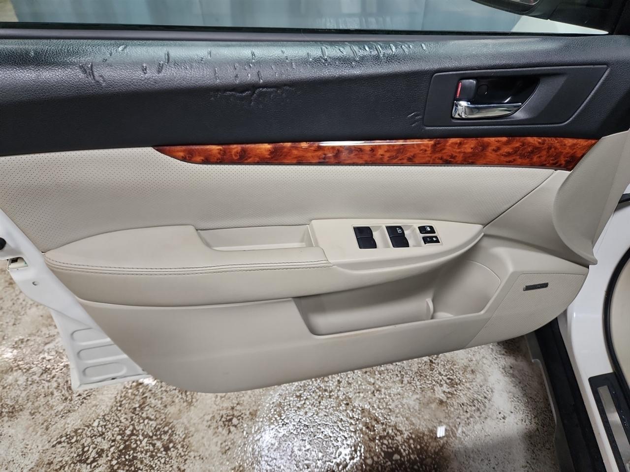 Subaru Outback 3.6R Limited 2011