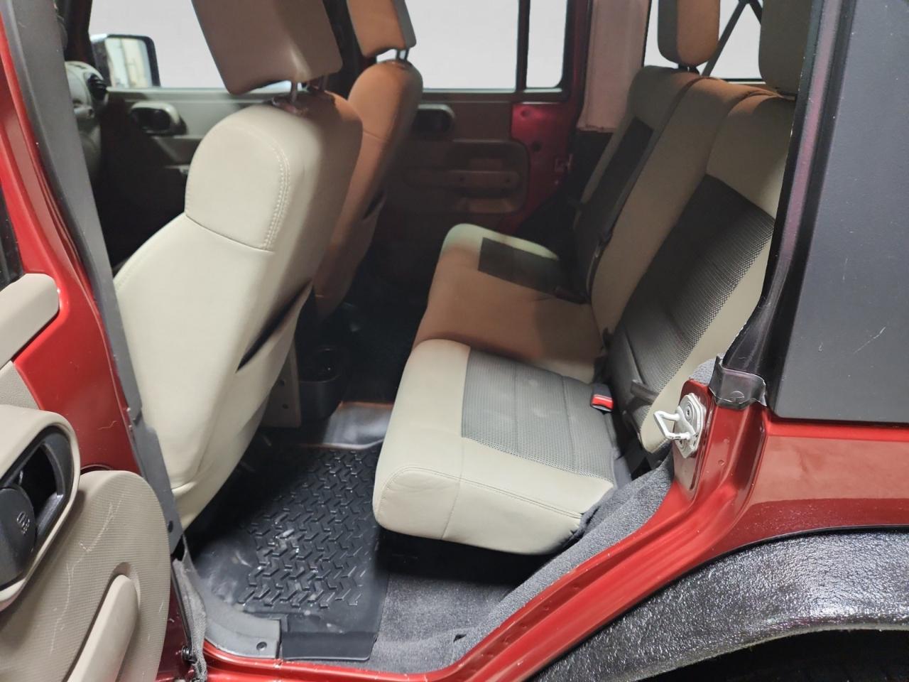 Jeep Wrangler Unlimited Sport 4WD 2010