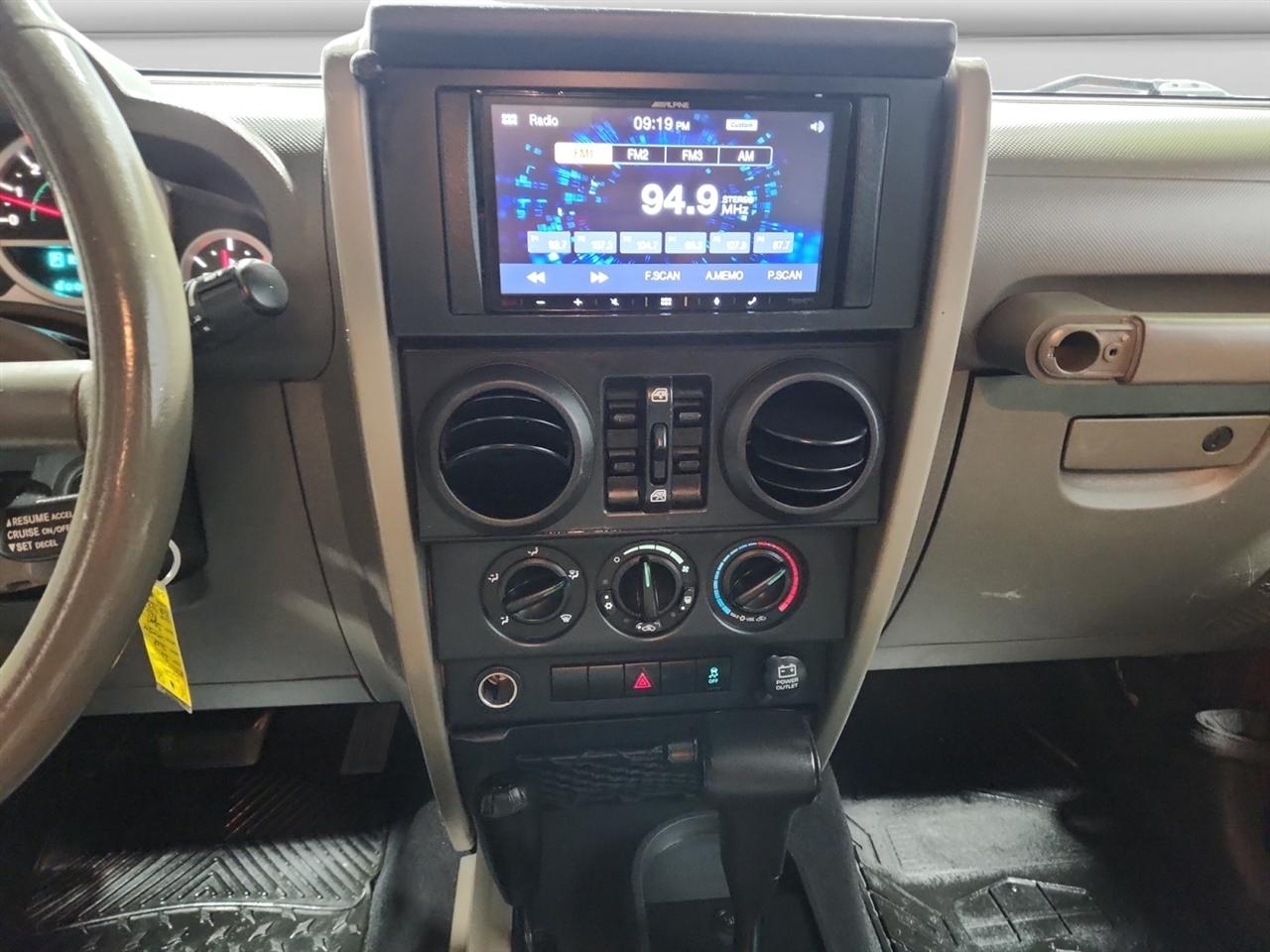 Jeep Wrangler Unlimited Sport 4WD 2010