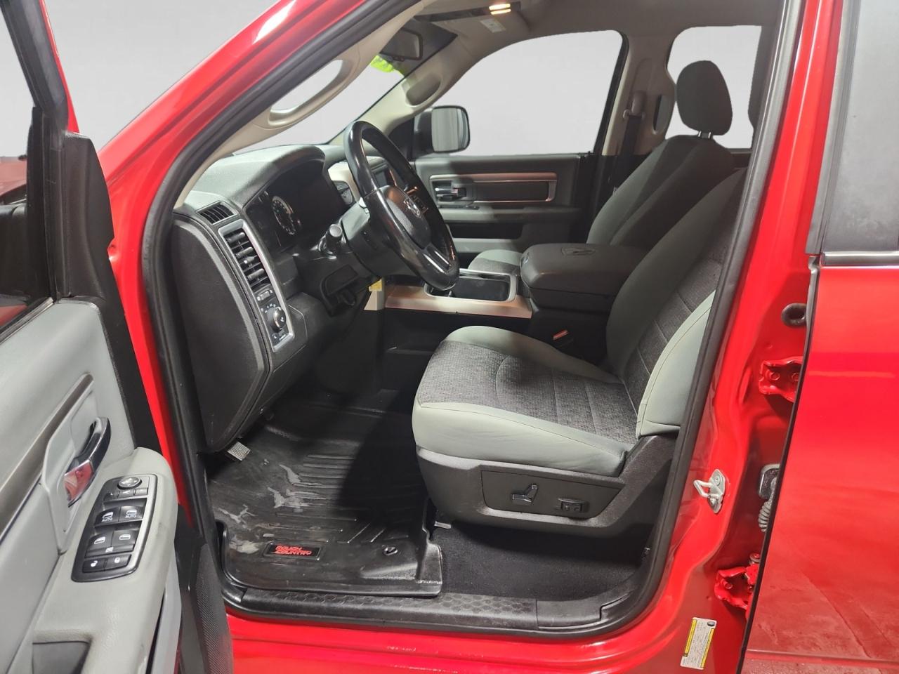 RAM 1500 Classic SLT Crew Cab SWB 4WD 2019