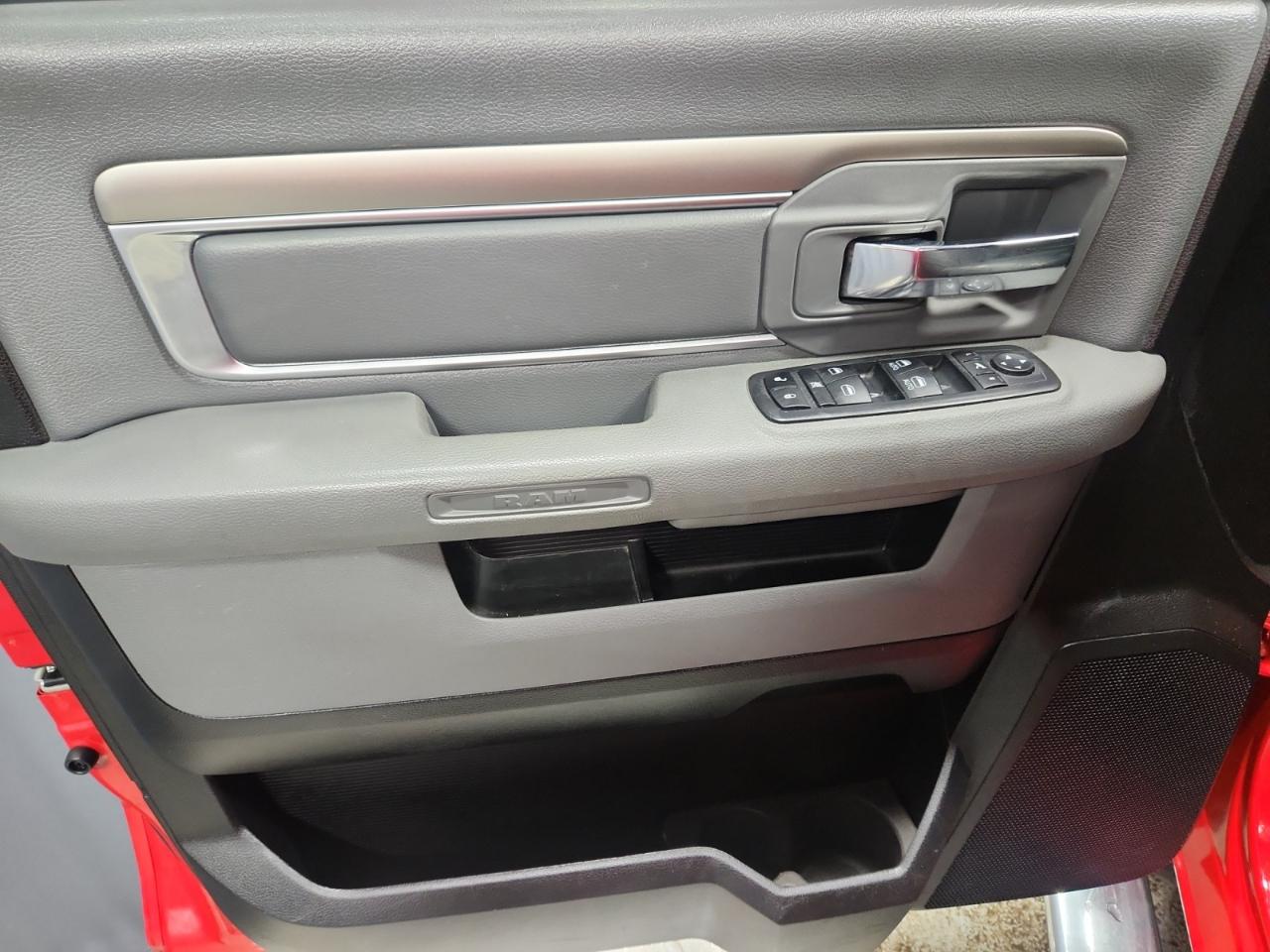 RAM 1500 Classic SLT Crew Cab SWB 4WD 2019