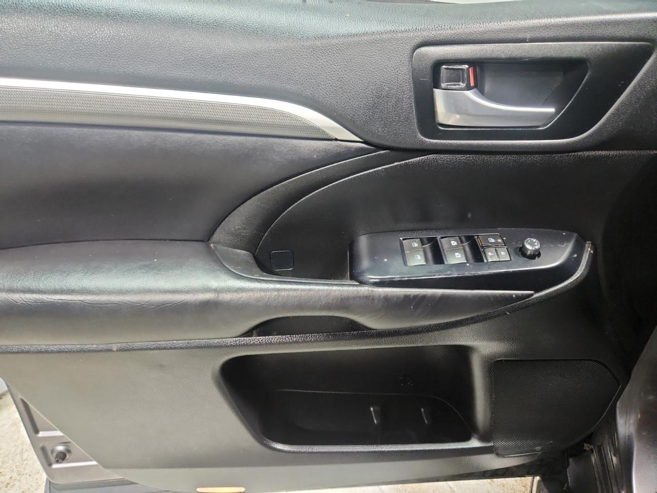 Toyota Highlander SE FWD V6 2019