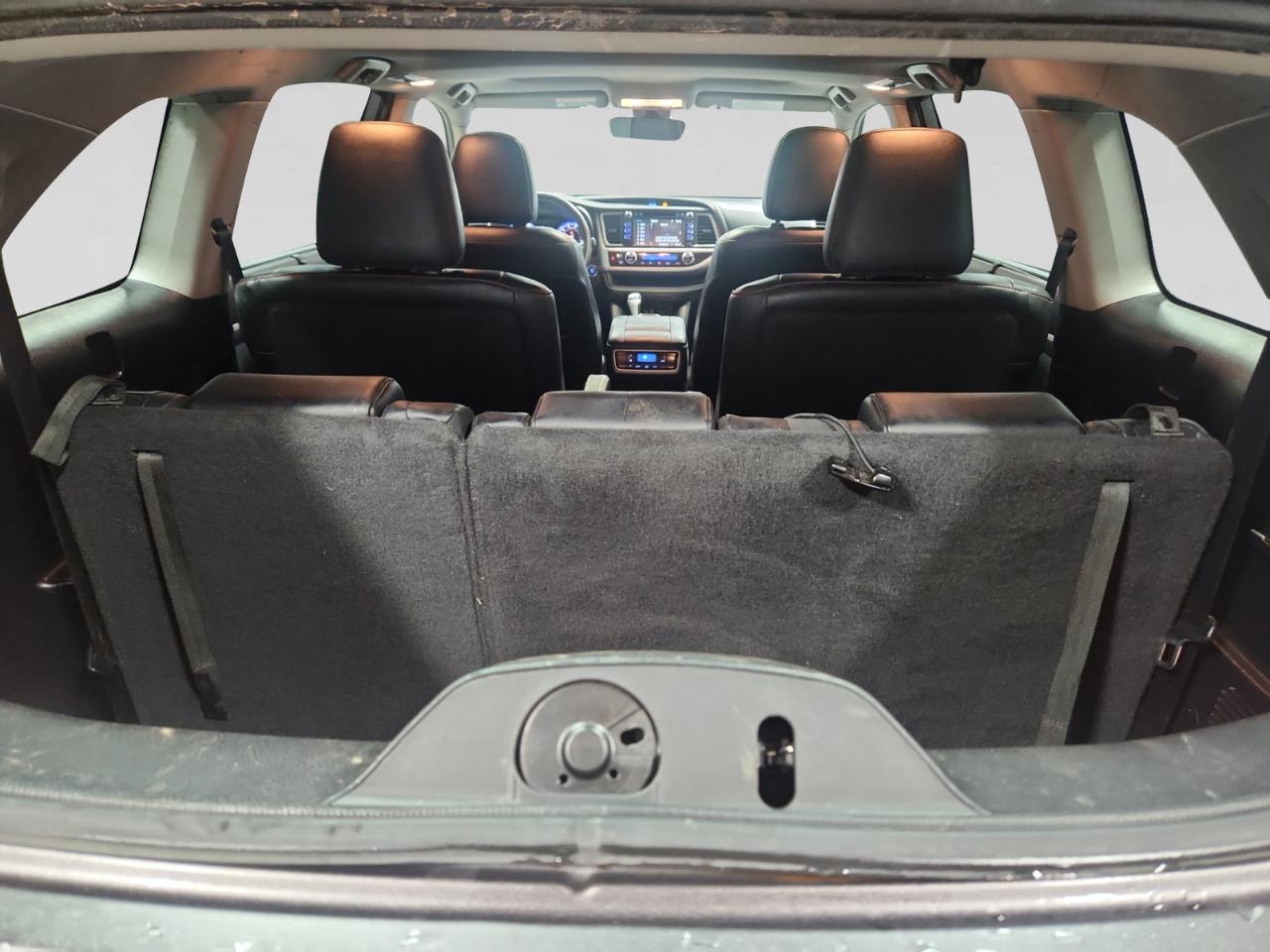 Toyota Highlander SE FWD V6 2019