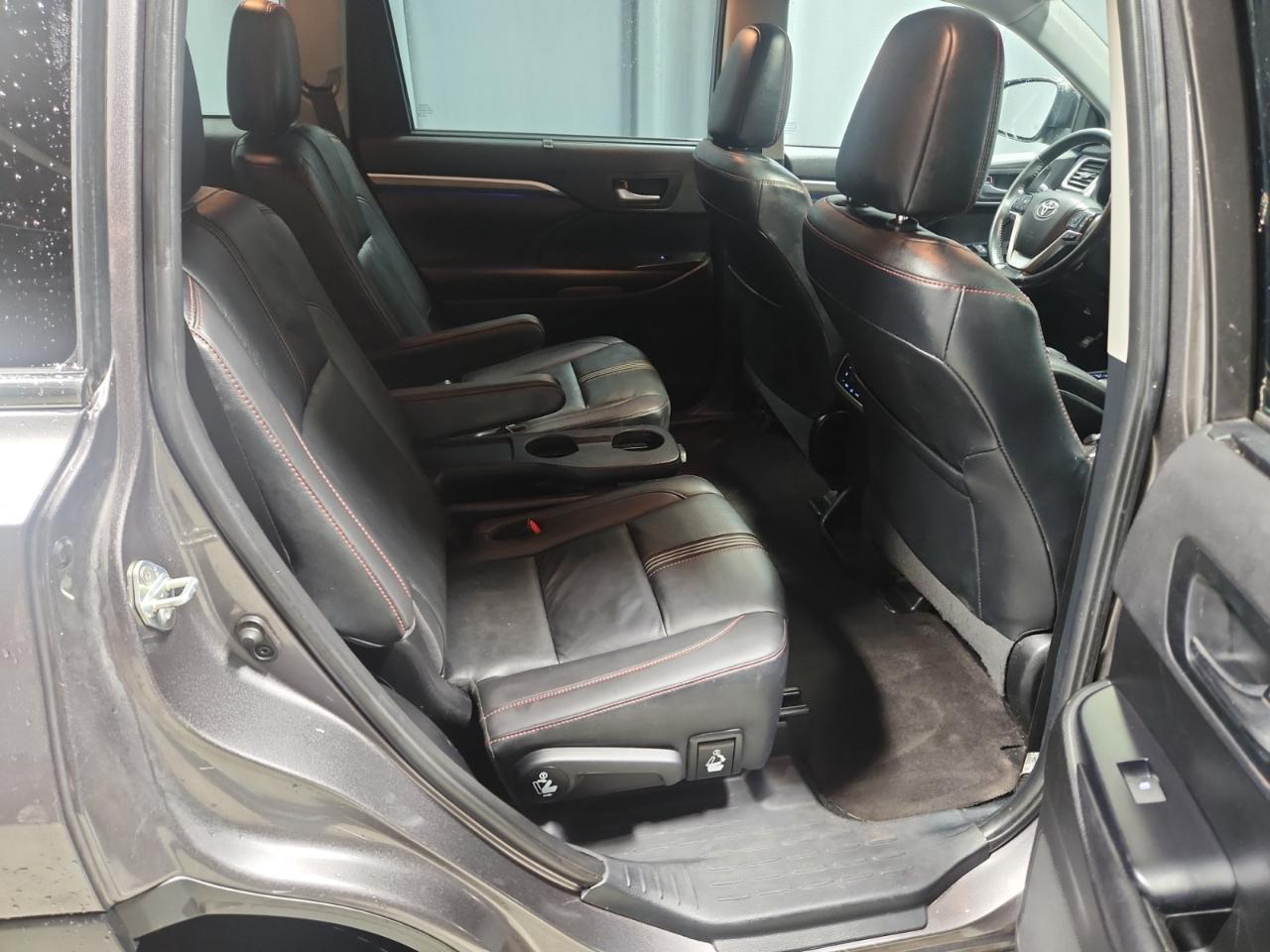 Toyota Highlander SE FWD V6 2019