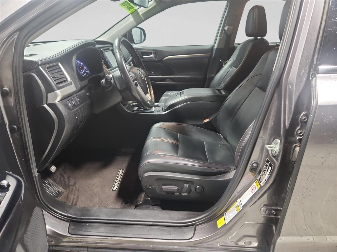 Toyota Highlander SE FWD V6 2019