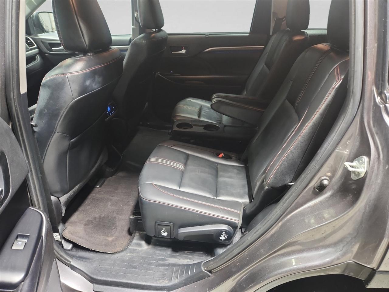 Toyota Highlander SE FWD V6 2019