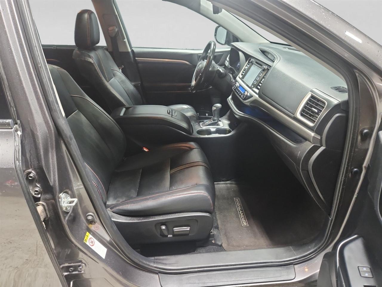 Toyota Highlander SE FWD V6 2019