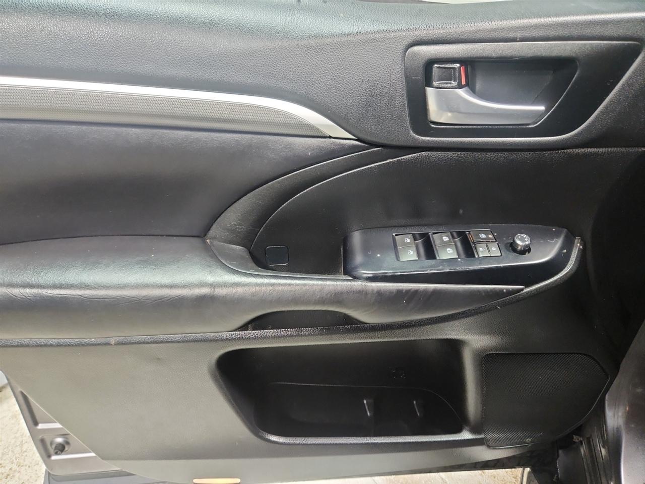 Toyota Highlander SE FWD V6 2019