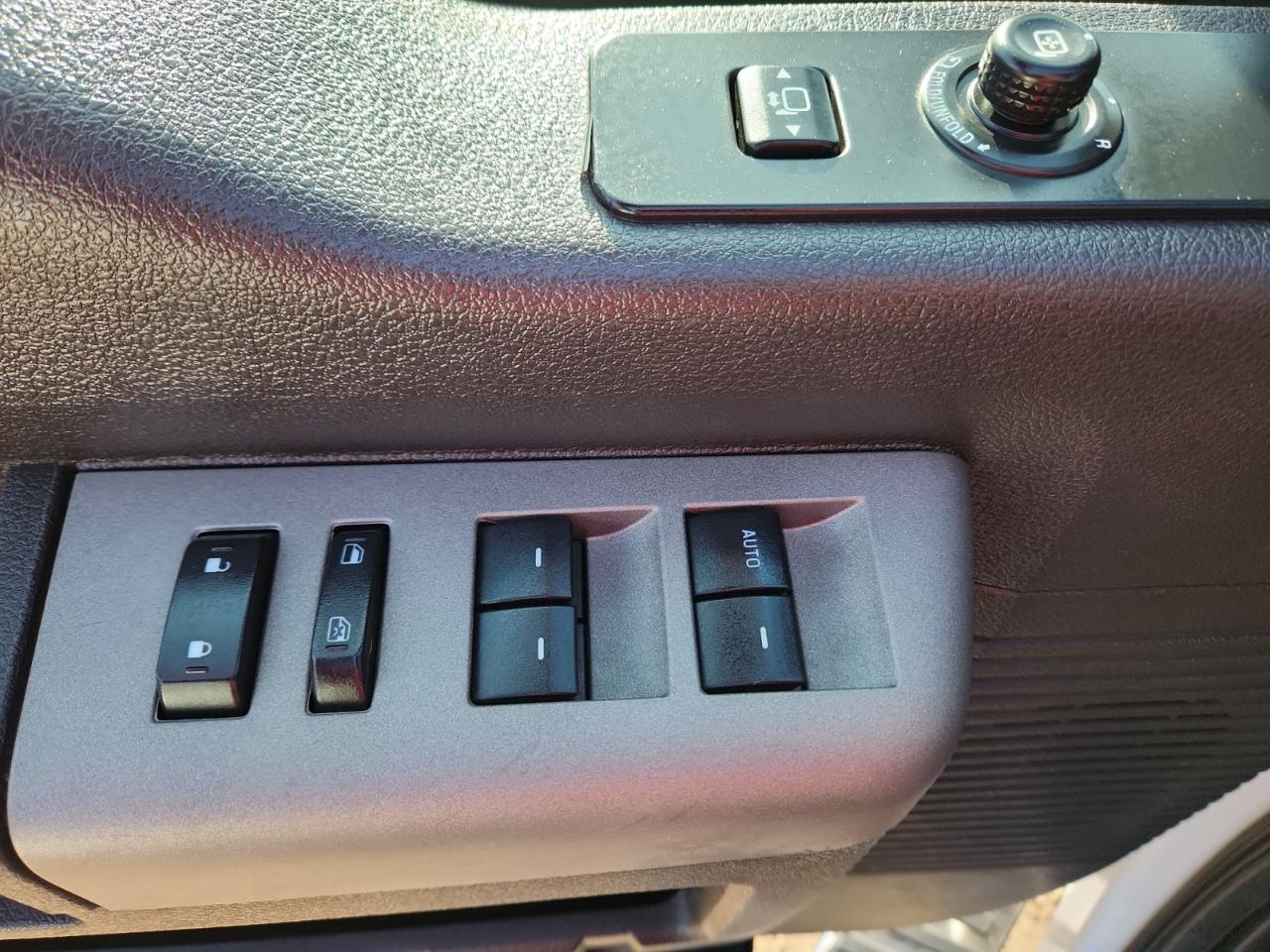 Ford F-350 SD Lariat Crew Cab Long Bed DRW 4WD 2012