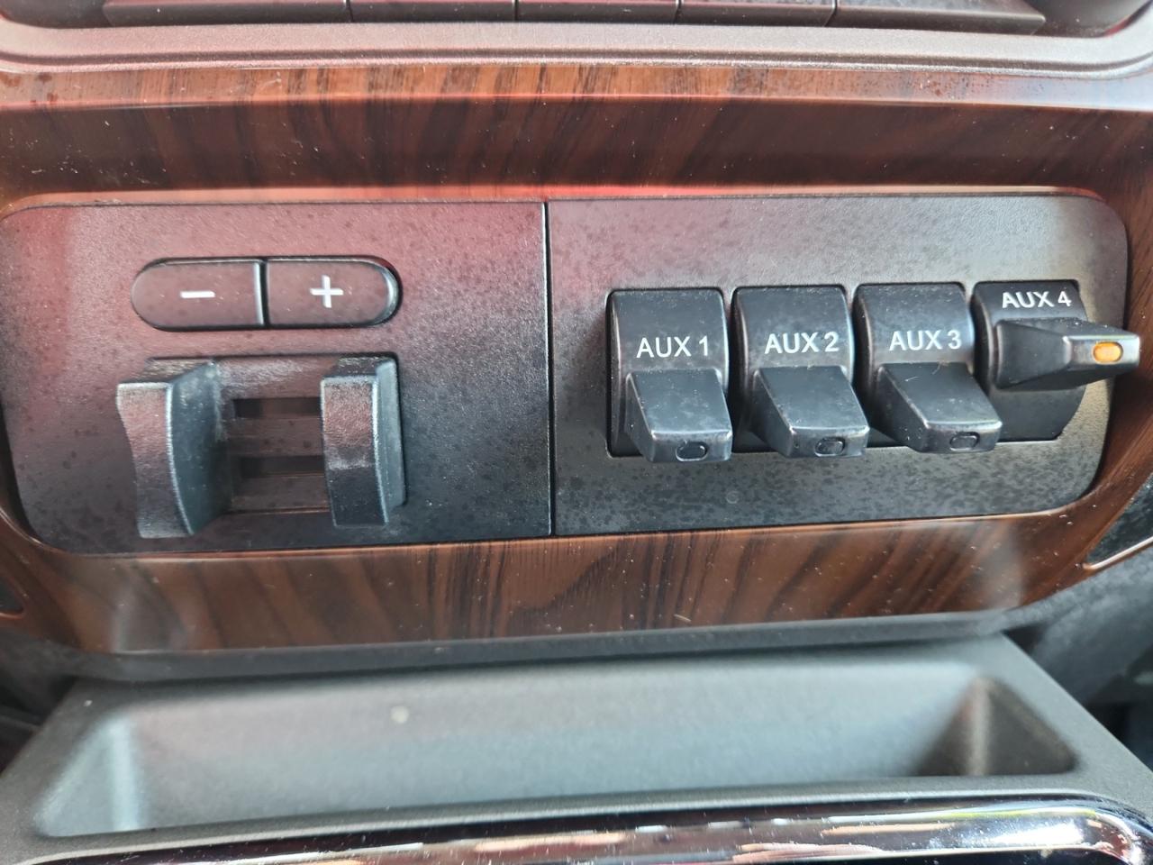 Ford F-350 SD Lariat Crew Cab Long Bed DRW 4WD 2012