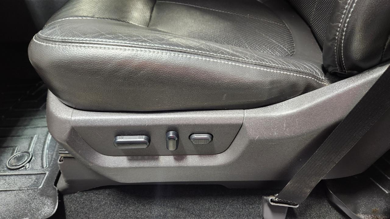 Ford F-350 SD Lariat Crew Cab Long Bed DRW 4WD 2012