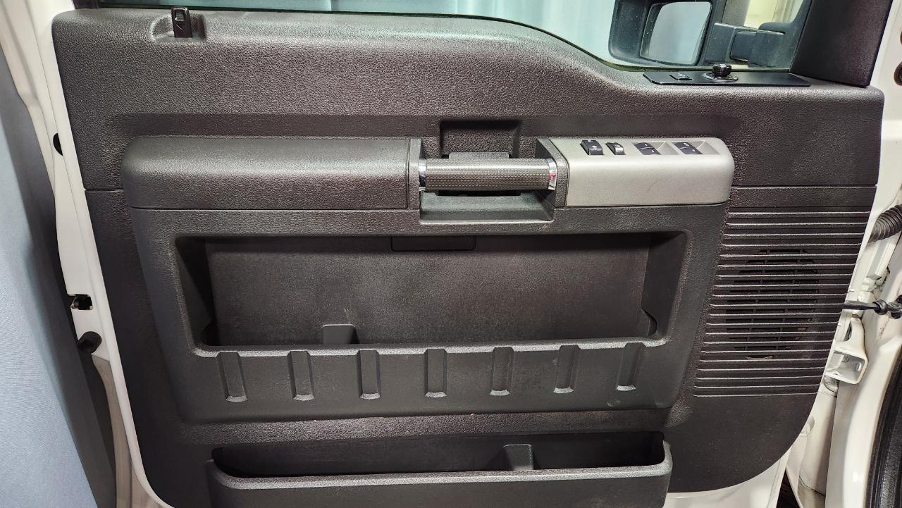 Ford F-350 SD Lariat Crew Cab Long Bed DRW 4WD 2012