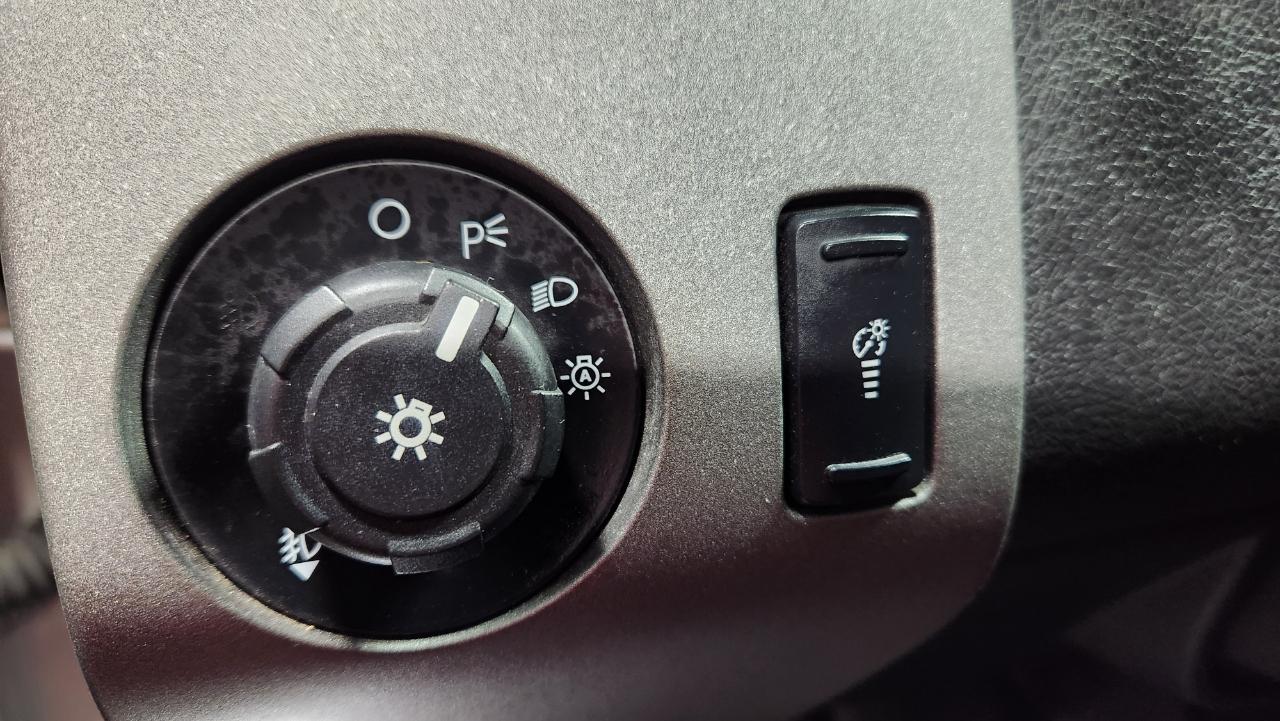 Ford F-350 SD Lariat Crew Cab Long Bed DRW 4WD 2012