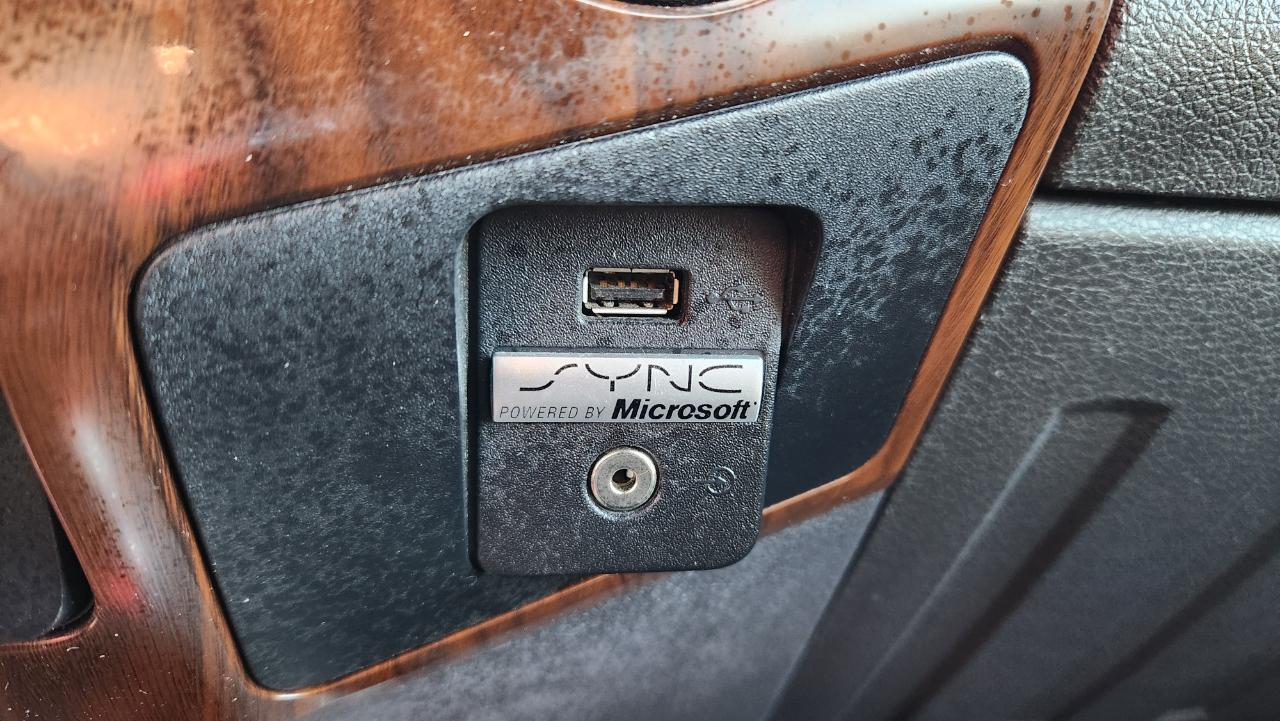 Ford F-350 SD Lariat Crew Cab Long Bed DRW 4WD 2012