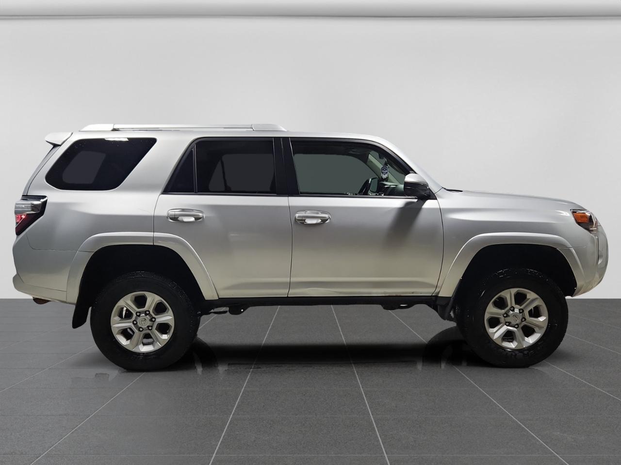 Toyota 4Runner SR5 4WD 2017