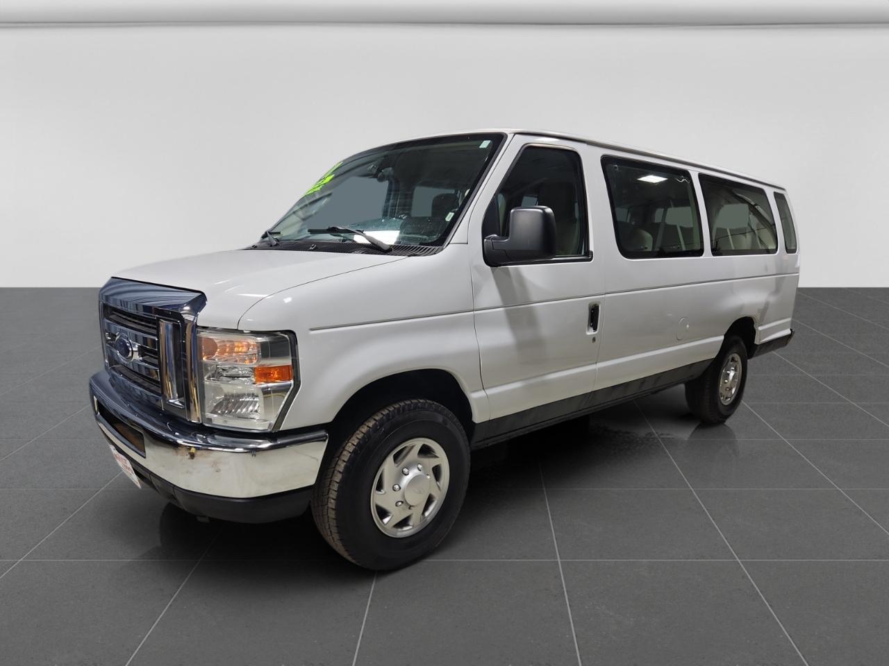 Ford Econoline E-350 XLT Super Duty Extended 2011