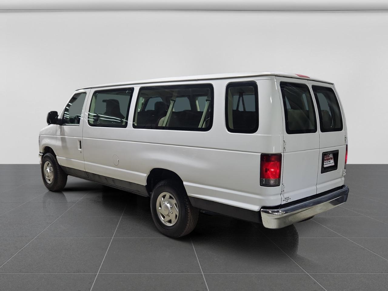 Ford Econoline E-350 XLT Super Duty Extended 2011