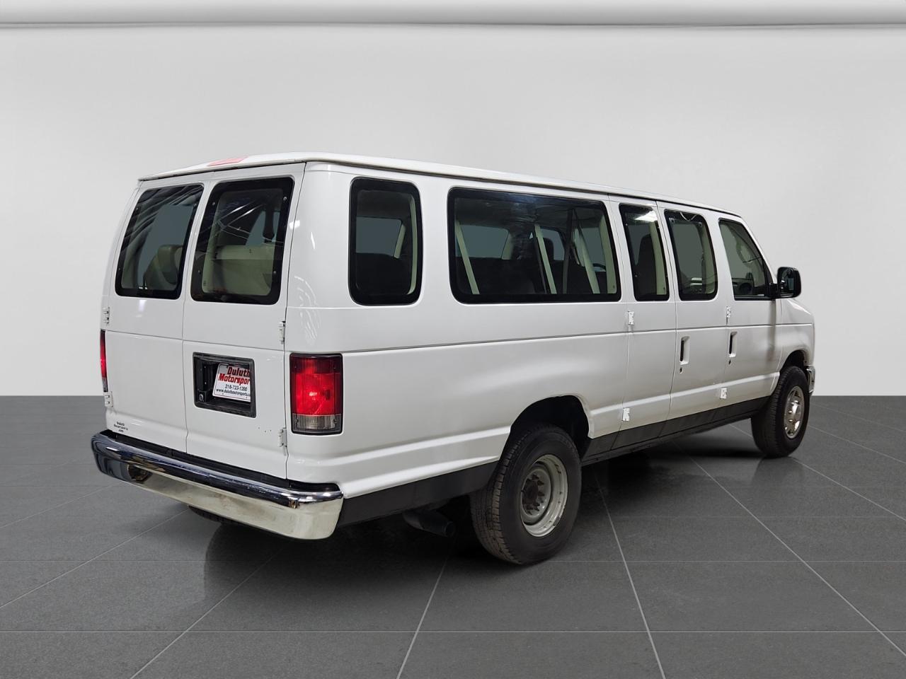 Ford Econoline E-350 XLT Super Duty Extended 2011