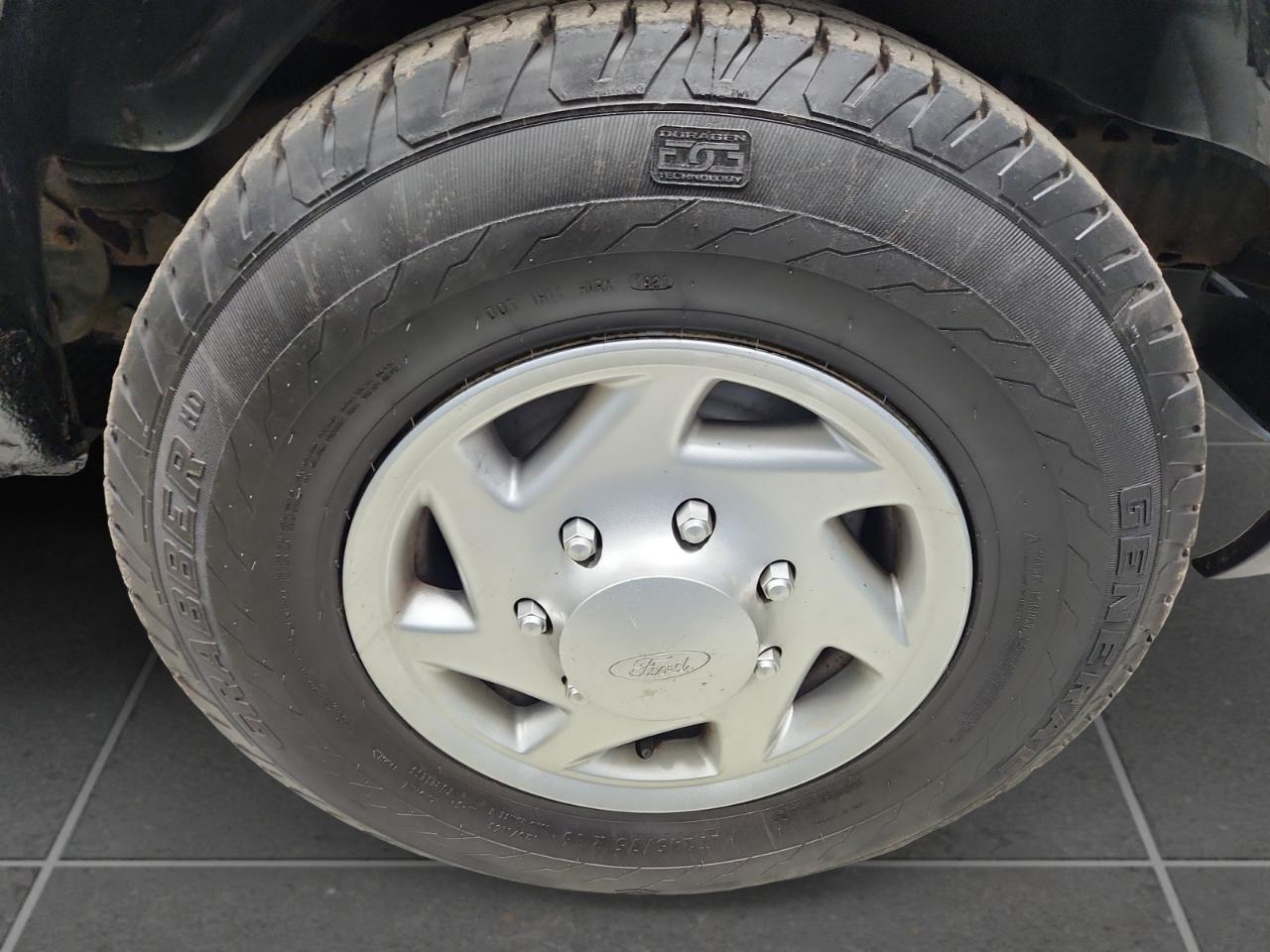 Ford Econoline E-350 XLT Super Duty Extended 2011