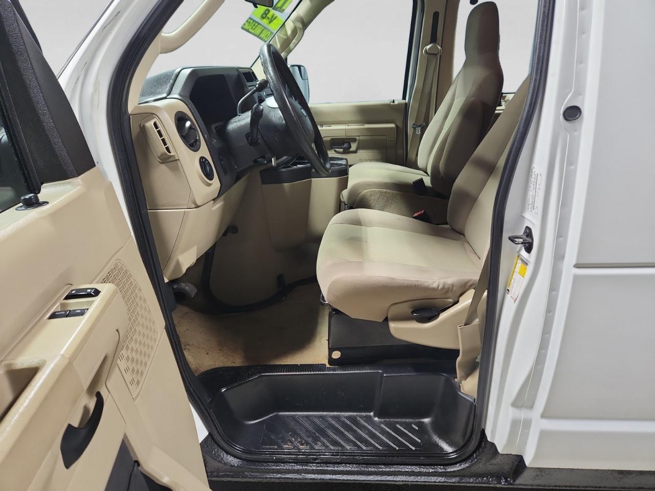 Ford Econoline E-350 XLT Super Duty Extended 2011