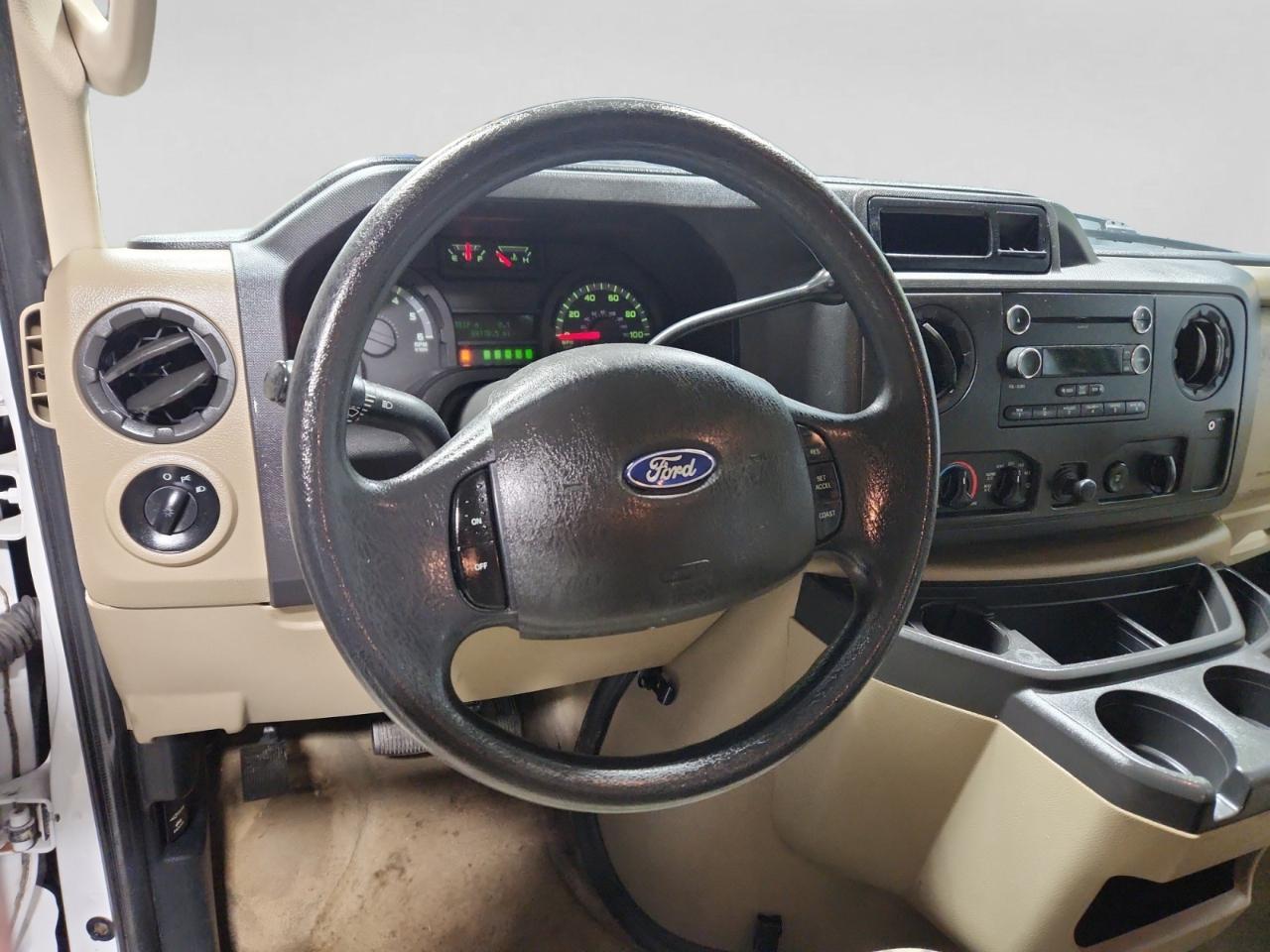 Ford Econoline E-350 XLT Super Duty Extended 2011