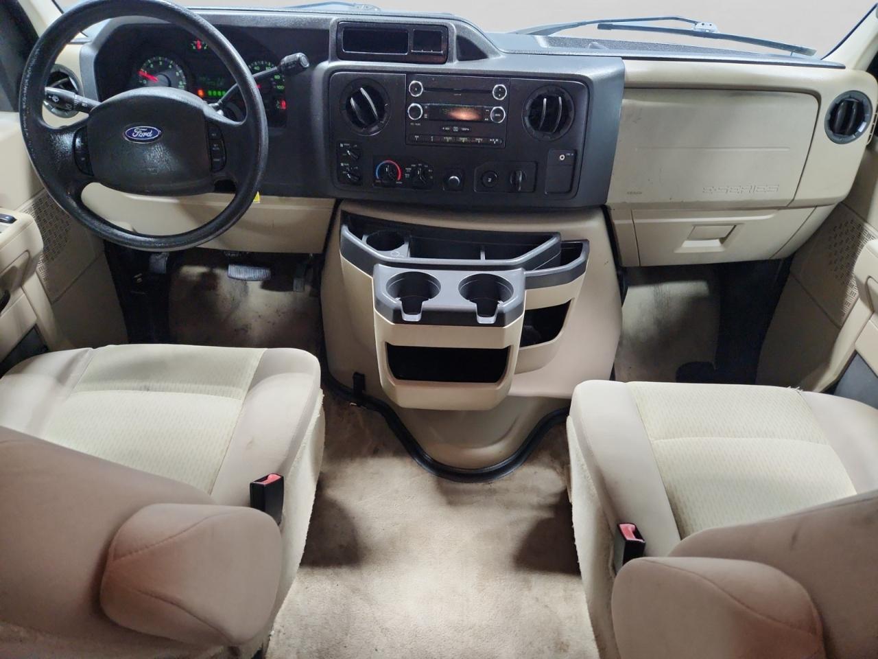 Ford Econoline E-350 XLT Super Duty Extended 2011