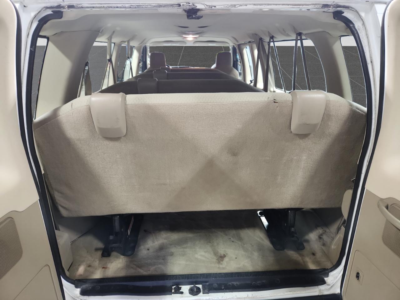 Ford Econoline E-350 XLT Super Duty Extended 2011