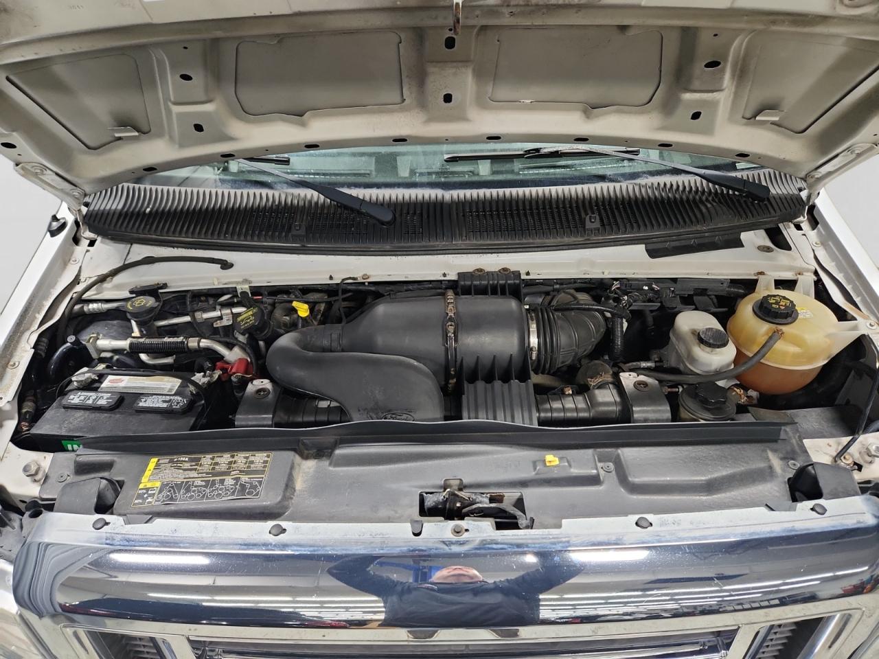 Ford Econoline E-350 XLT Super Duty Extended 2011