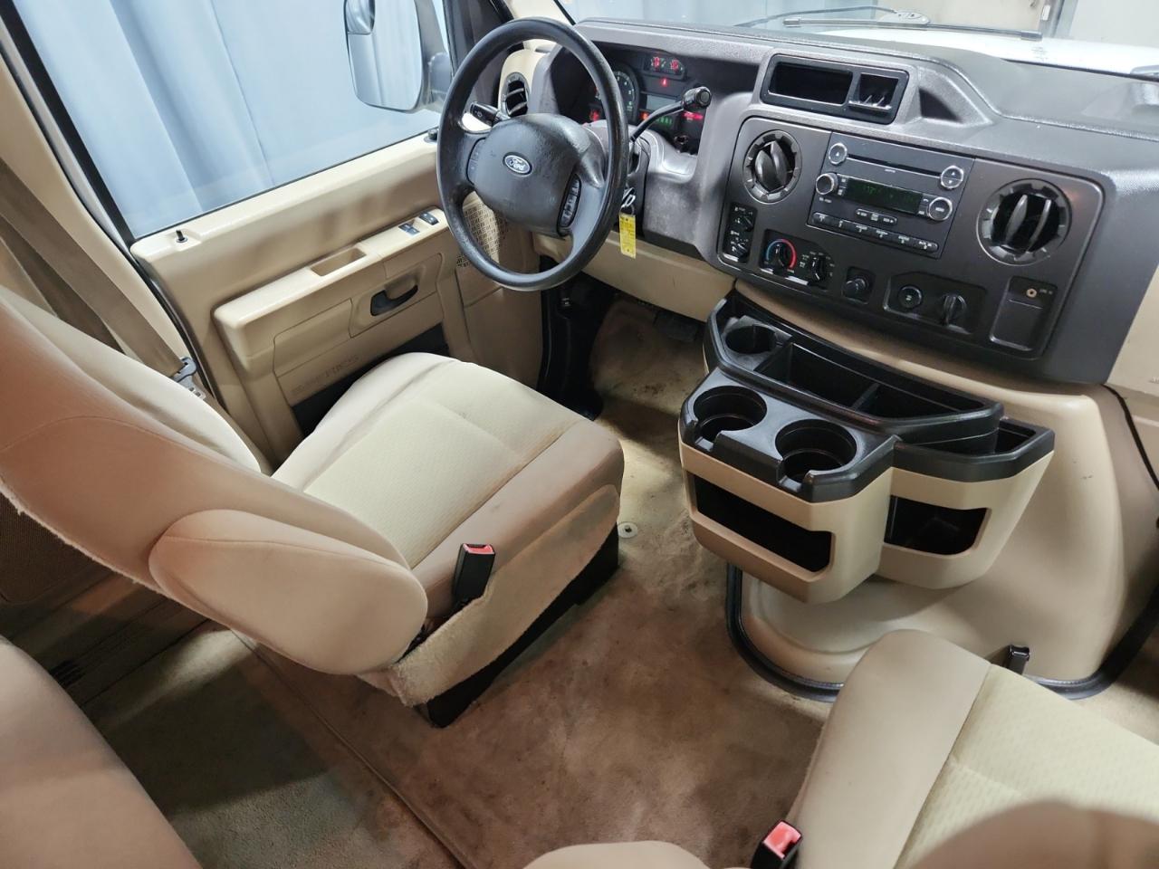 Ford Econoline E-350 XLT Super Duty Extended 2011