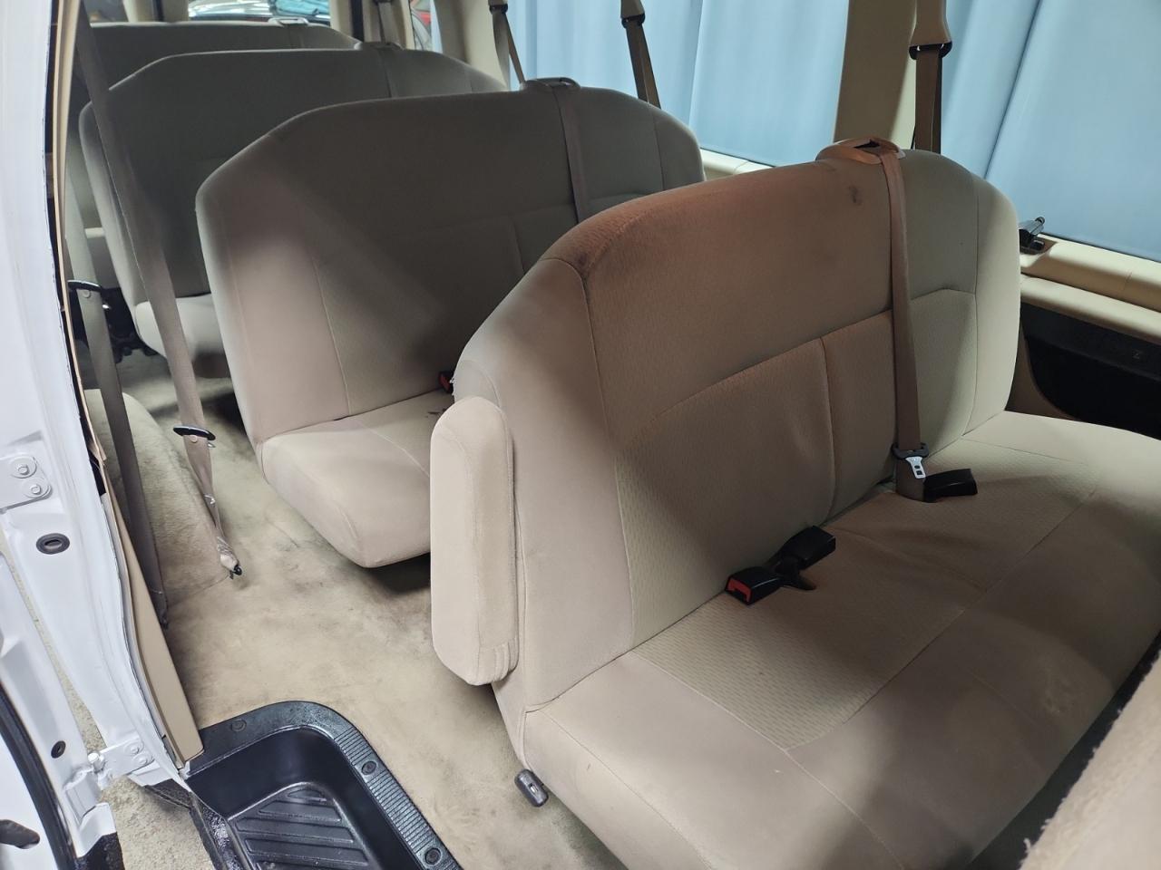 Ford Econoline E-350 XLT Super Duty Extended 2011