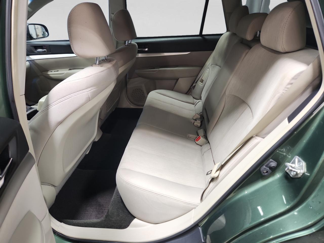 Subaru Outback 2.5i Premium 2013