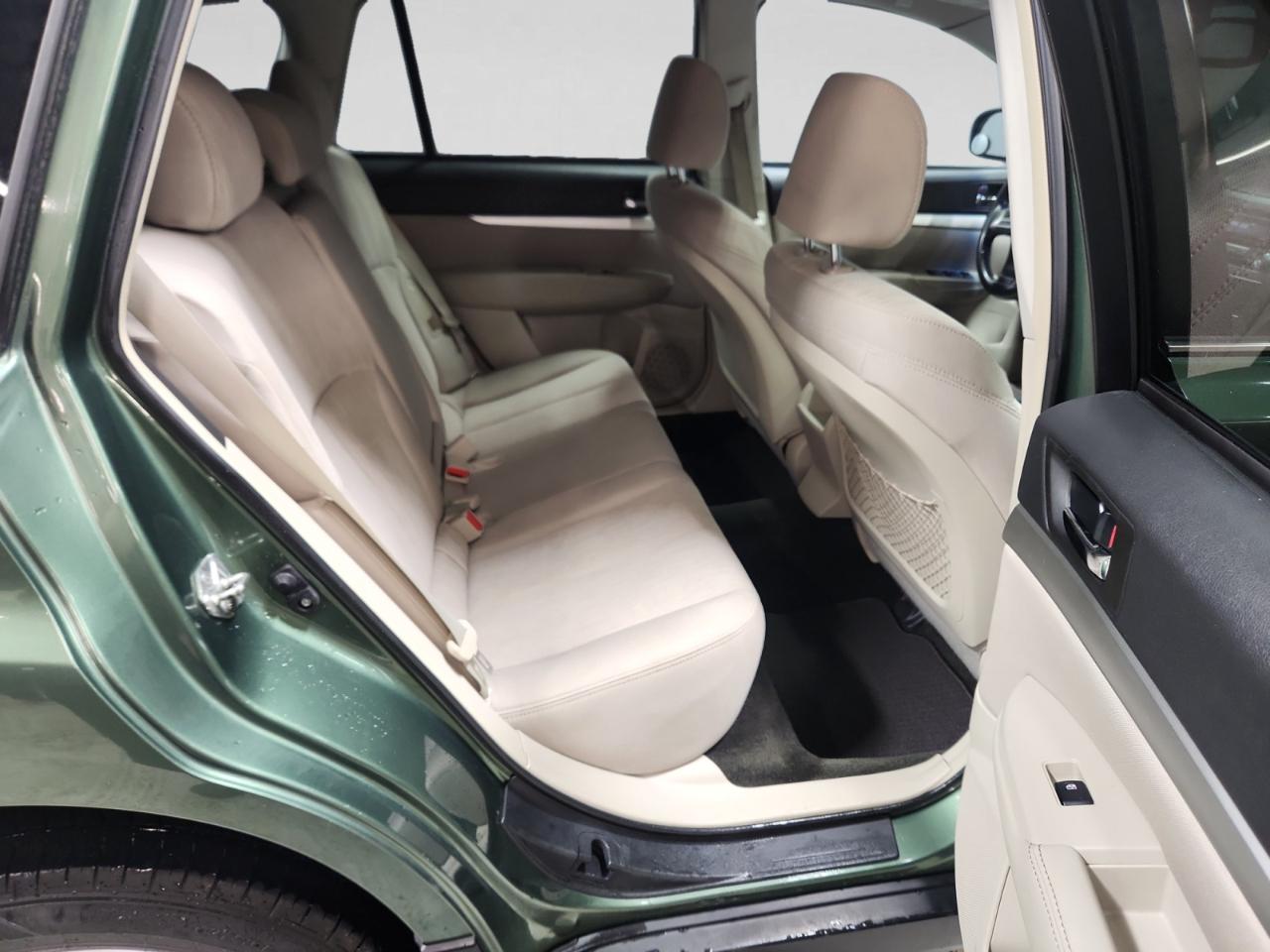 Subaru Outback 2.5i Premium 2013