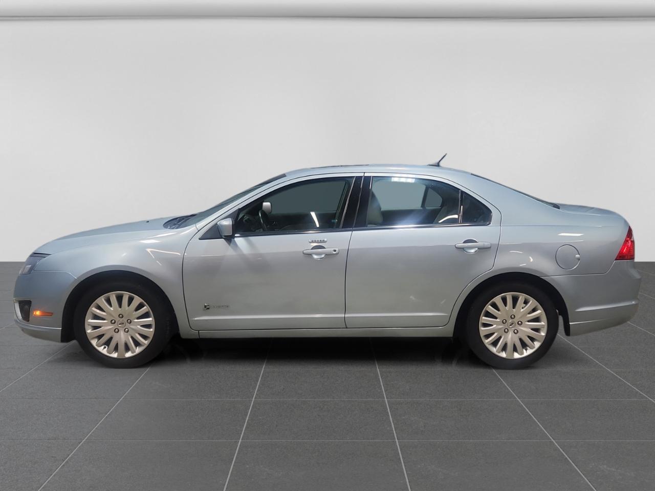 Ford Fusion Hybrid Sedan 2010
