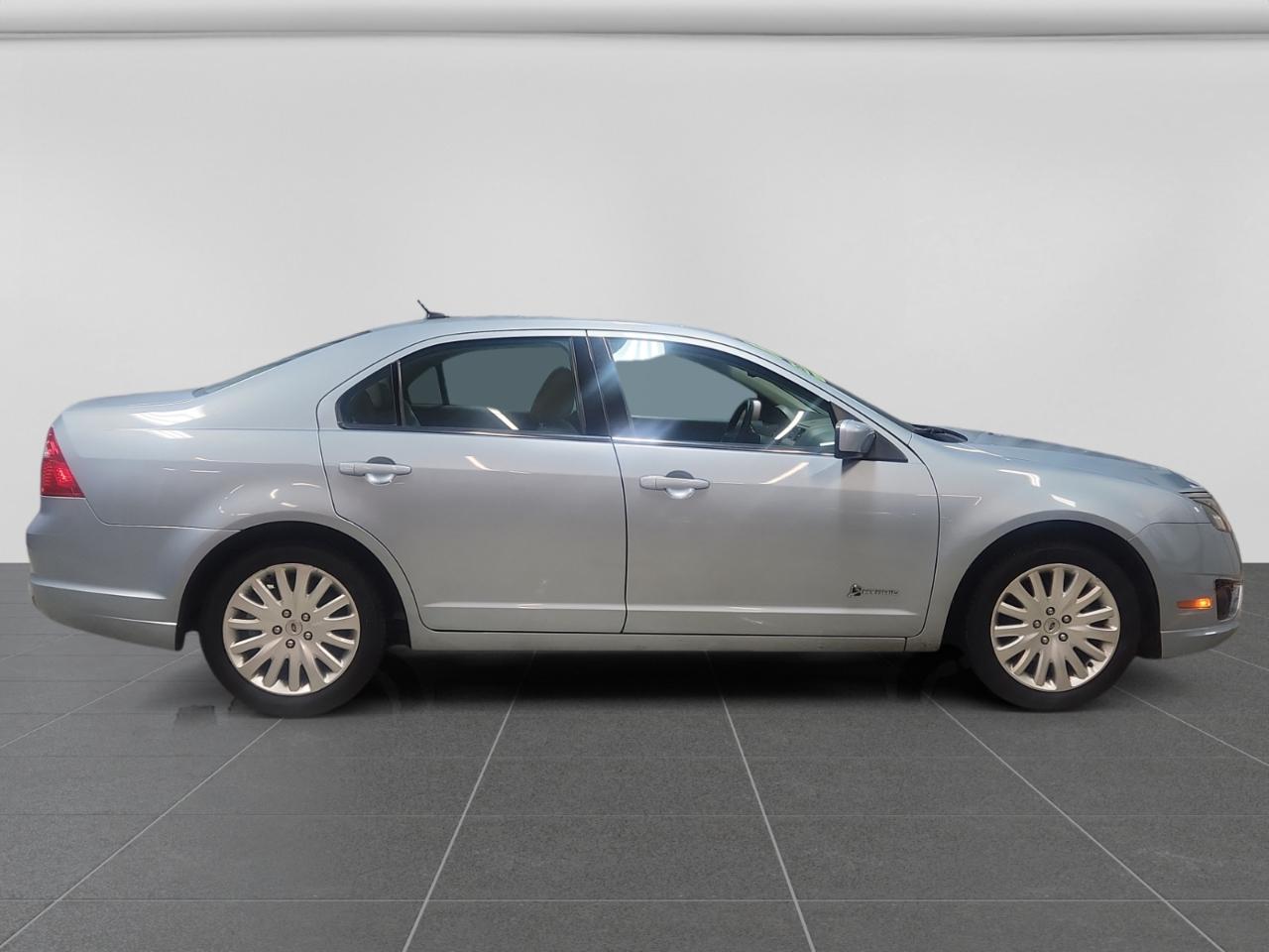 Ford Fusion Hybrid Sedan 2010