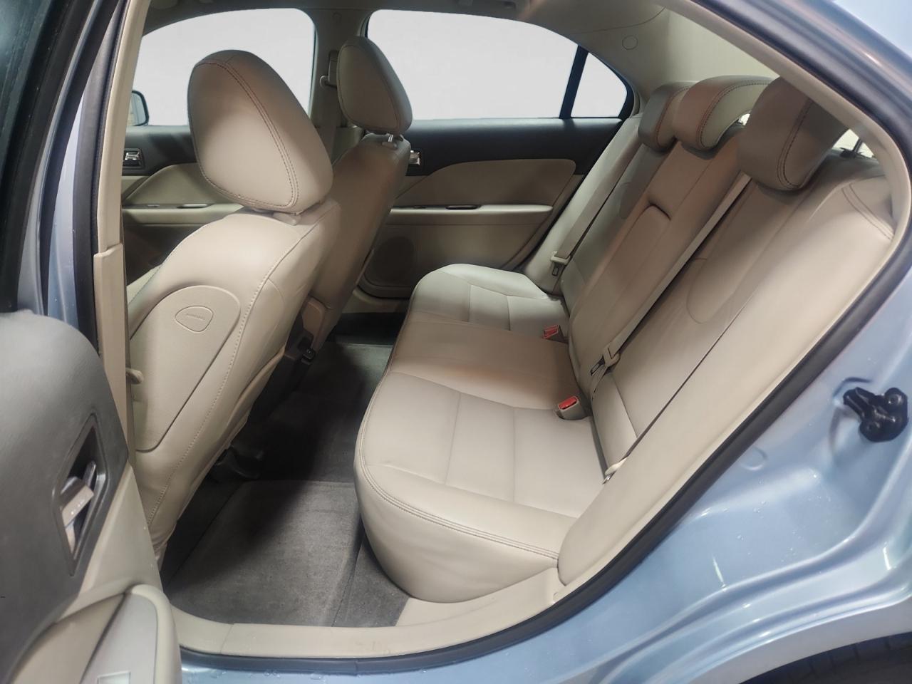 Ford Fusion Hybrid Sedan 2010