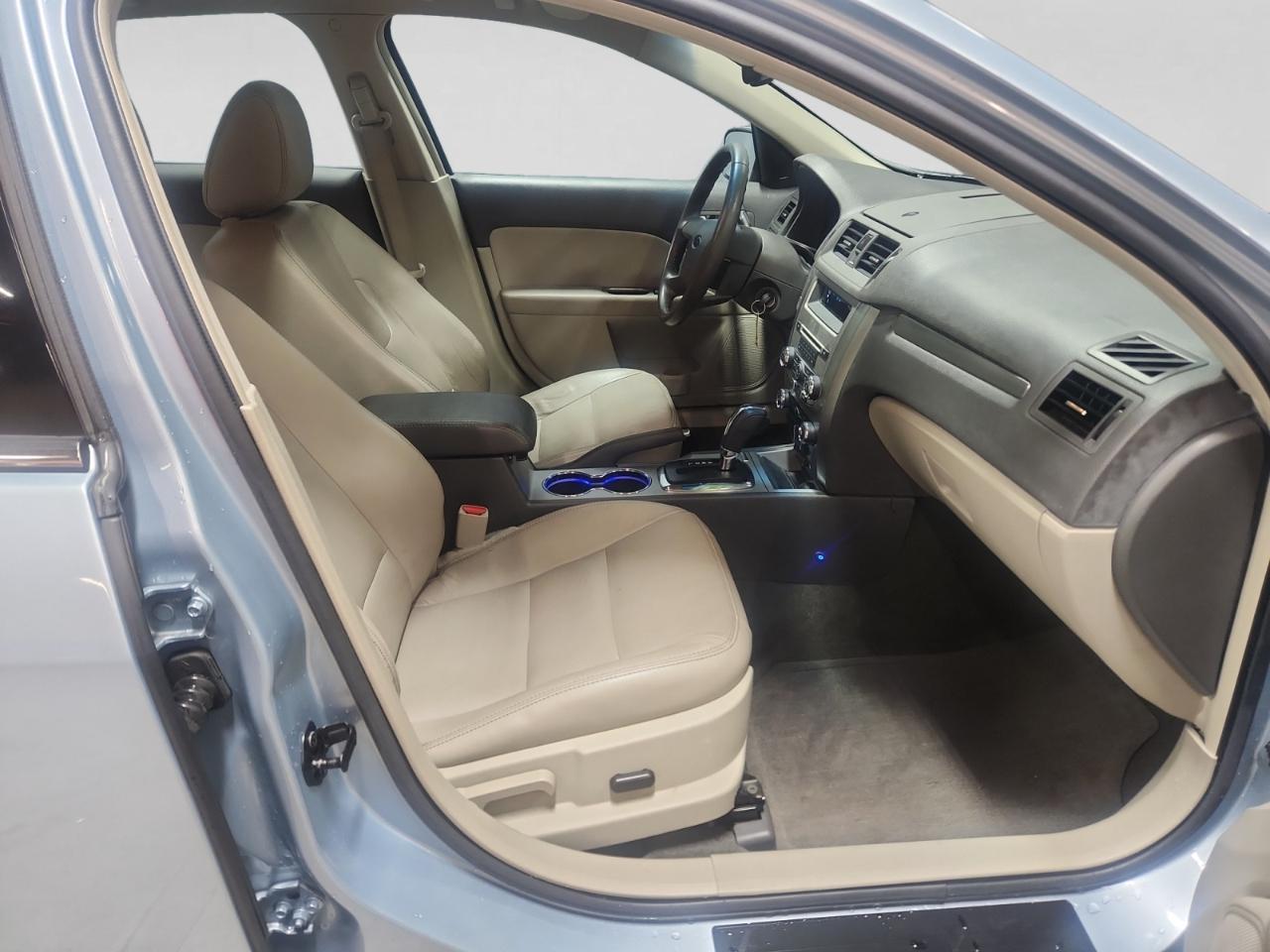 Ford Fusion Hybrid Sedan 2010