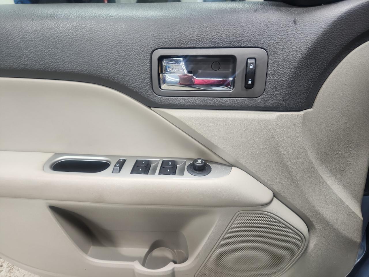 Ford Fusion Hybrid Sedan 2010