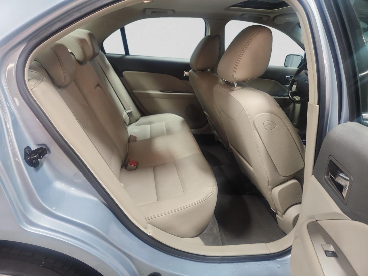 Ford Fusion Hybrid Sedan 2010