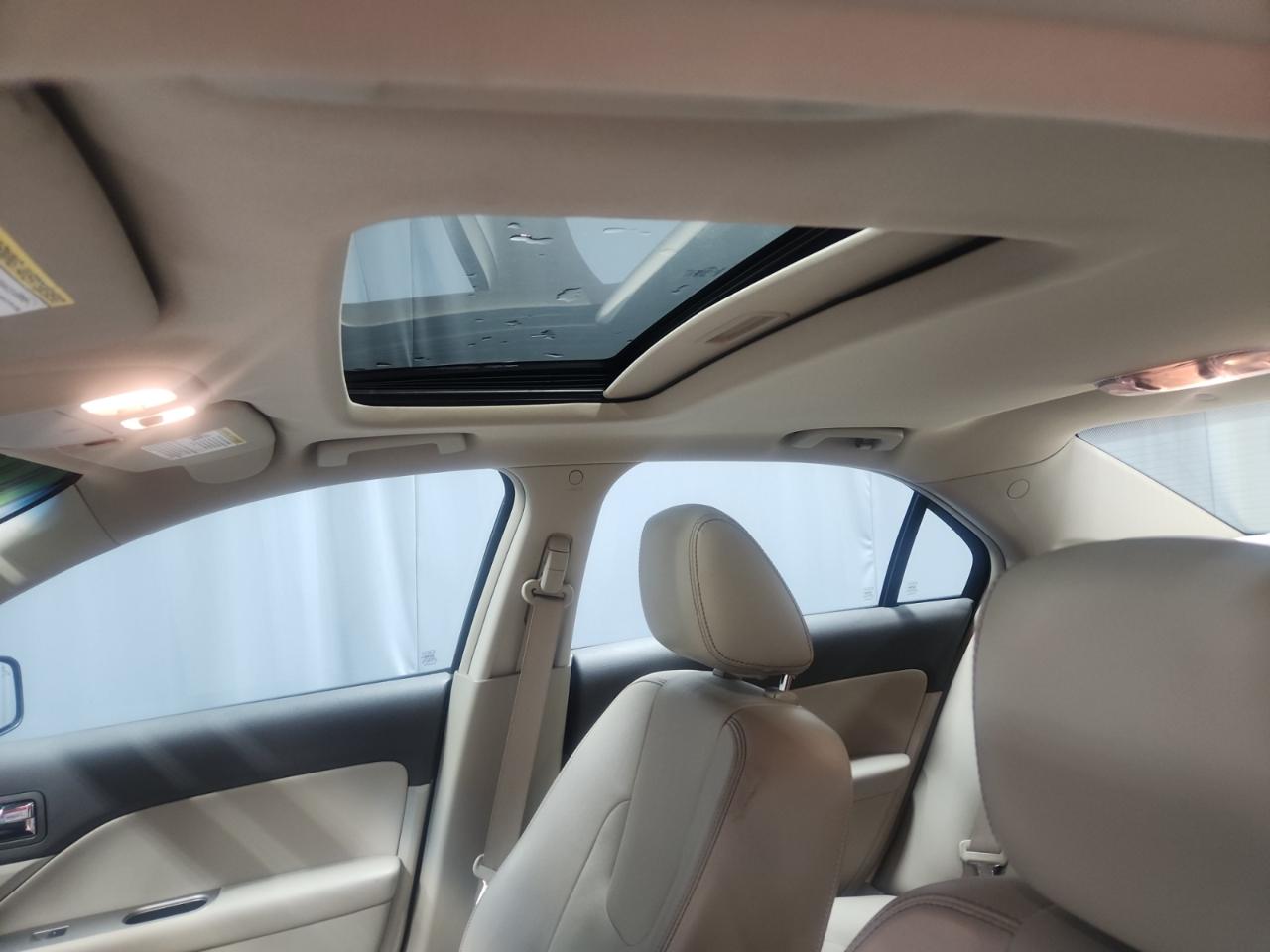 Ford Fusion Hybrid Sedan 2010