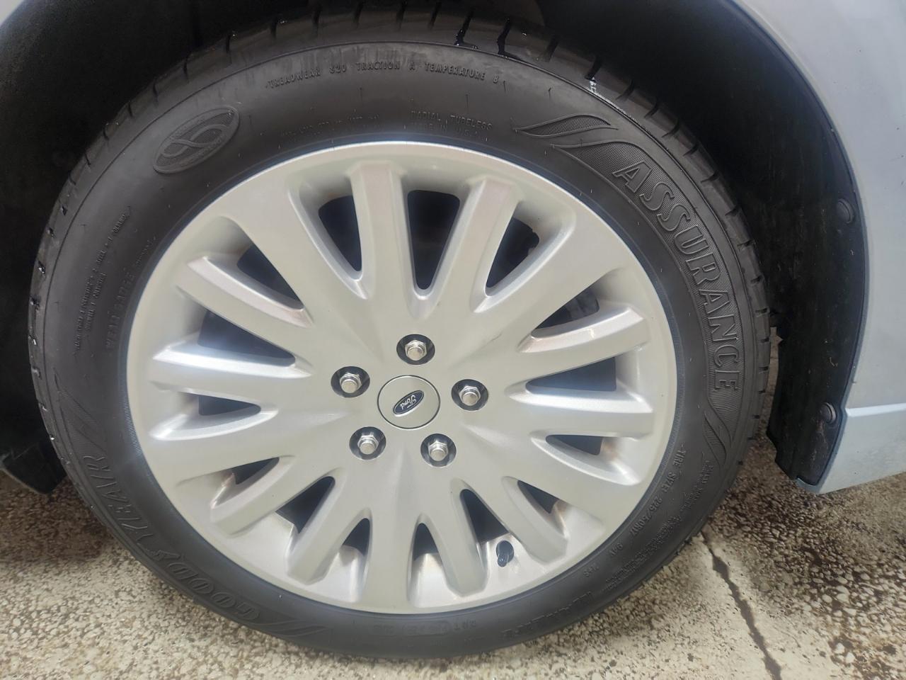 Ford Fusion Hybrid Sedan 2010