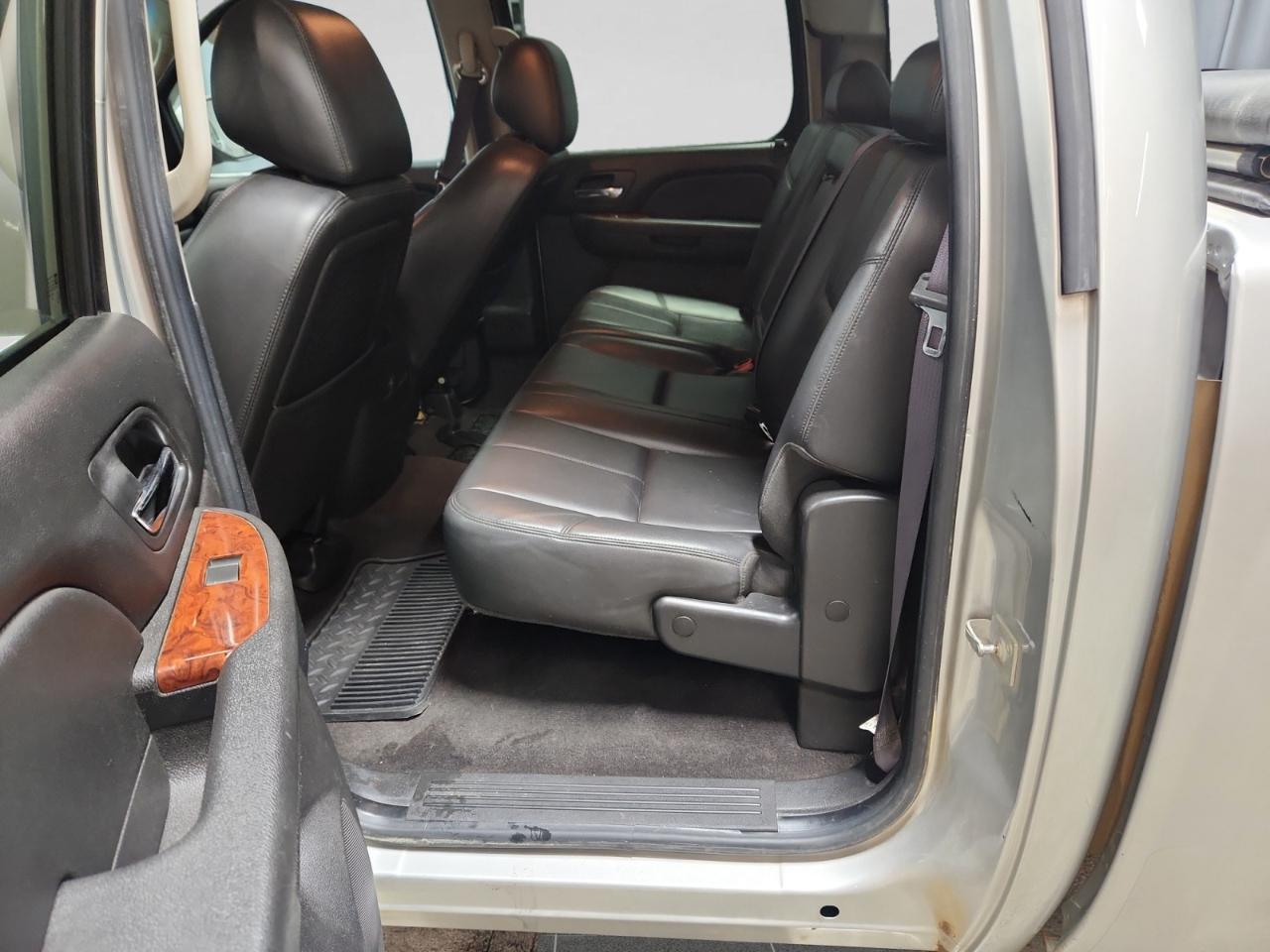Chevrolet Silverado 1500 LTZ Crew Cab 4WD 2011