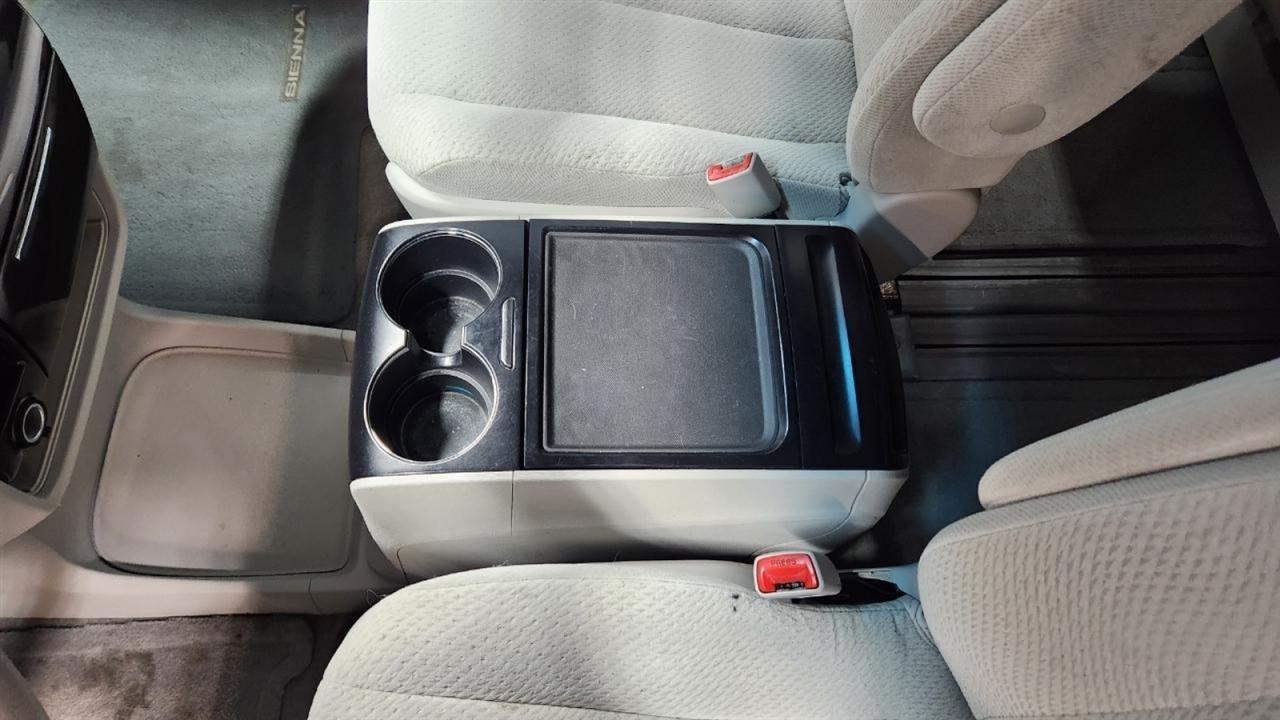 Toyota Sienna LE FWD 8-Passenger V6 2013