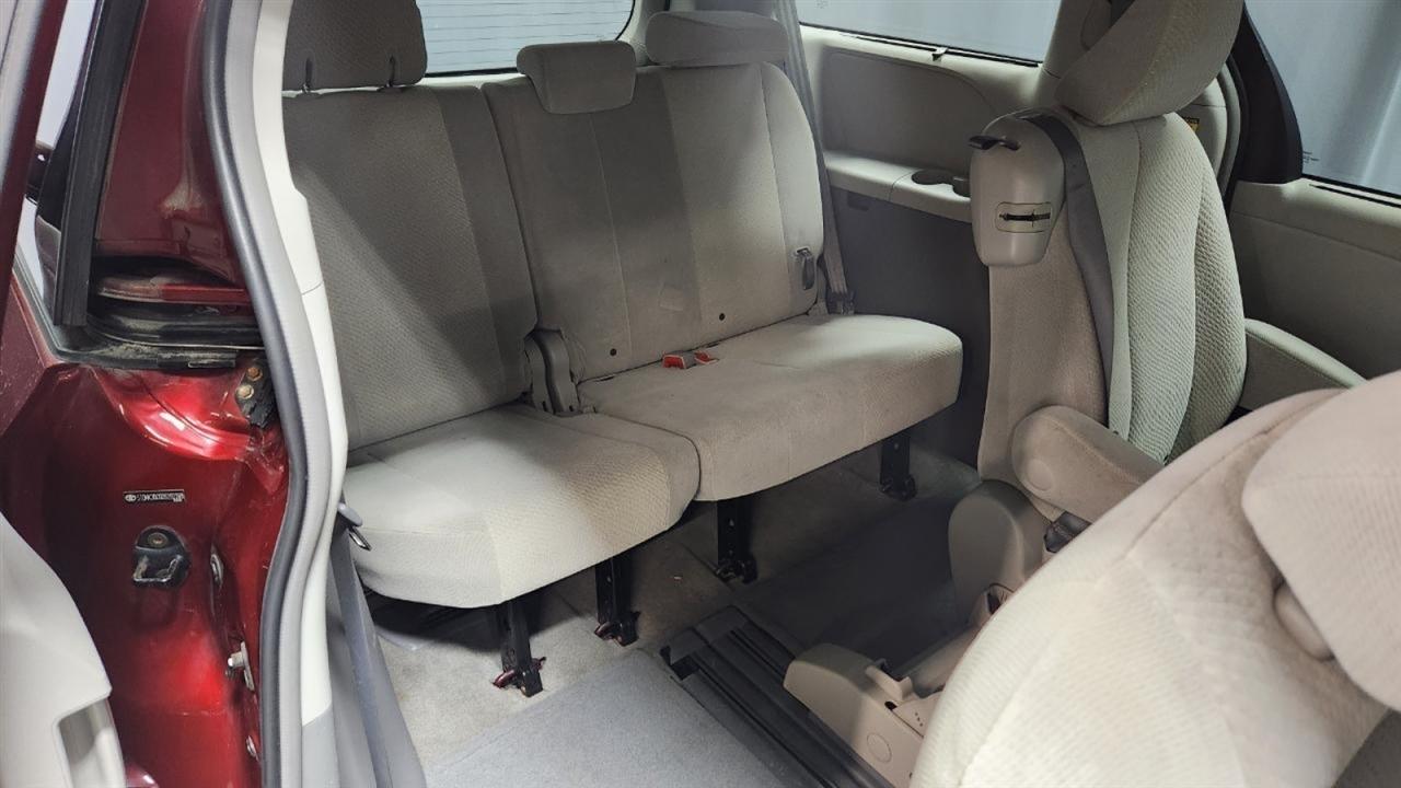 Toyota Sienna LE FWD 8-Passenger V6 2013
