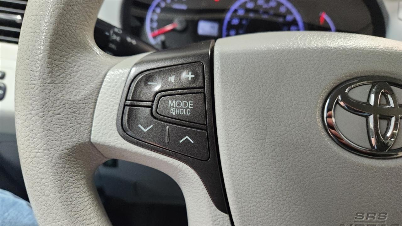 Toyota Sienna LE FWD 8-Passenger V6 2013