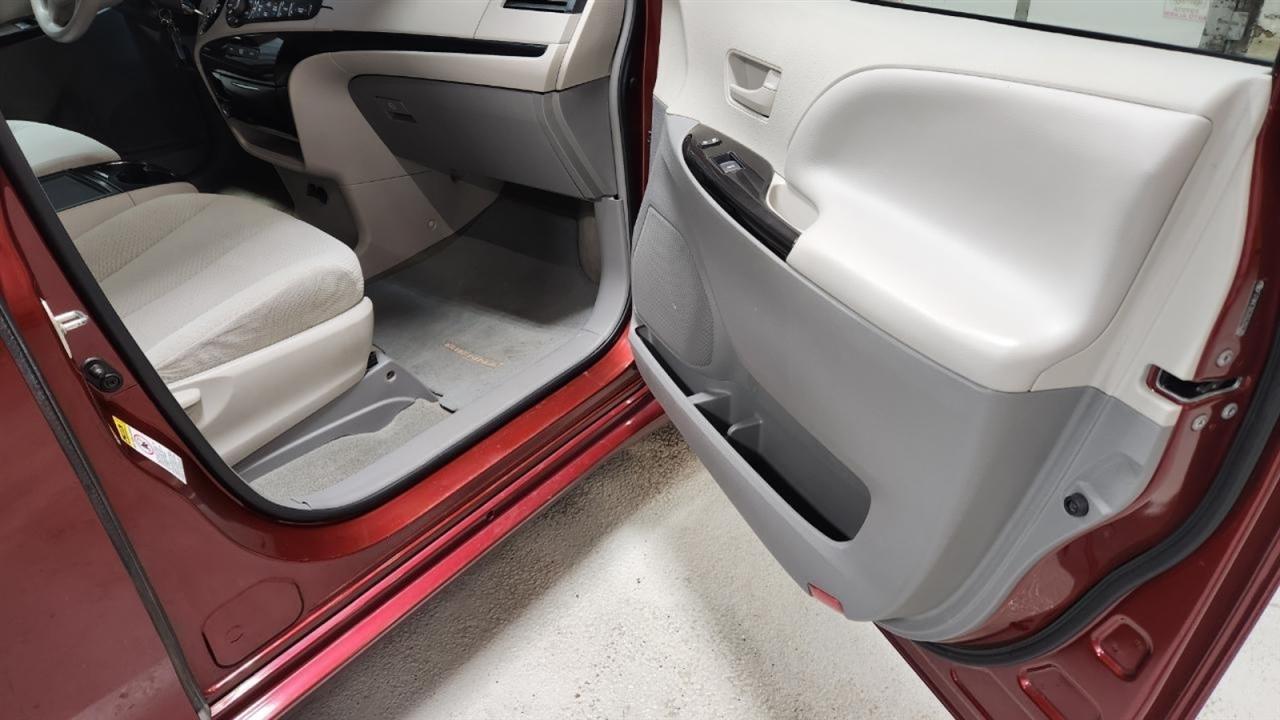 Toyota Sienna LE FWD 8-Passenger V6 2013