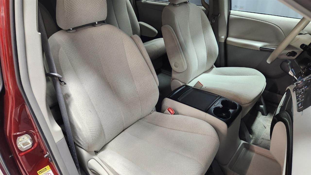Toyota Sienna LE FWD 8-Passenger V6 2013