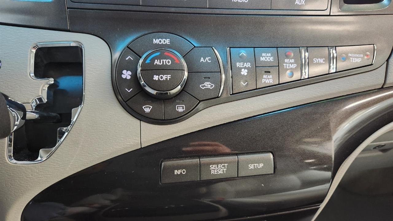 Toyota Sienna LE FWD 8-Passenger V6 2013