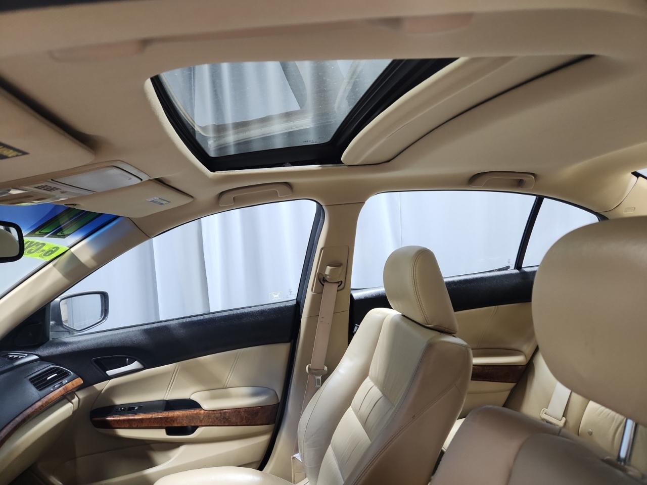 Honda Accord EX-L V-6 Sedan AT 2011