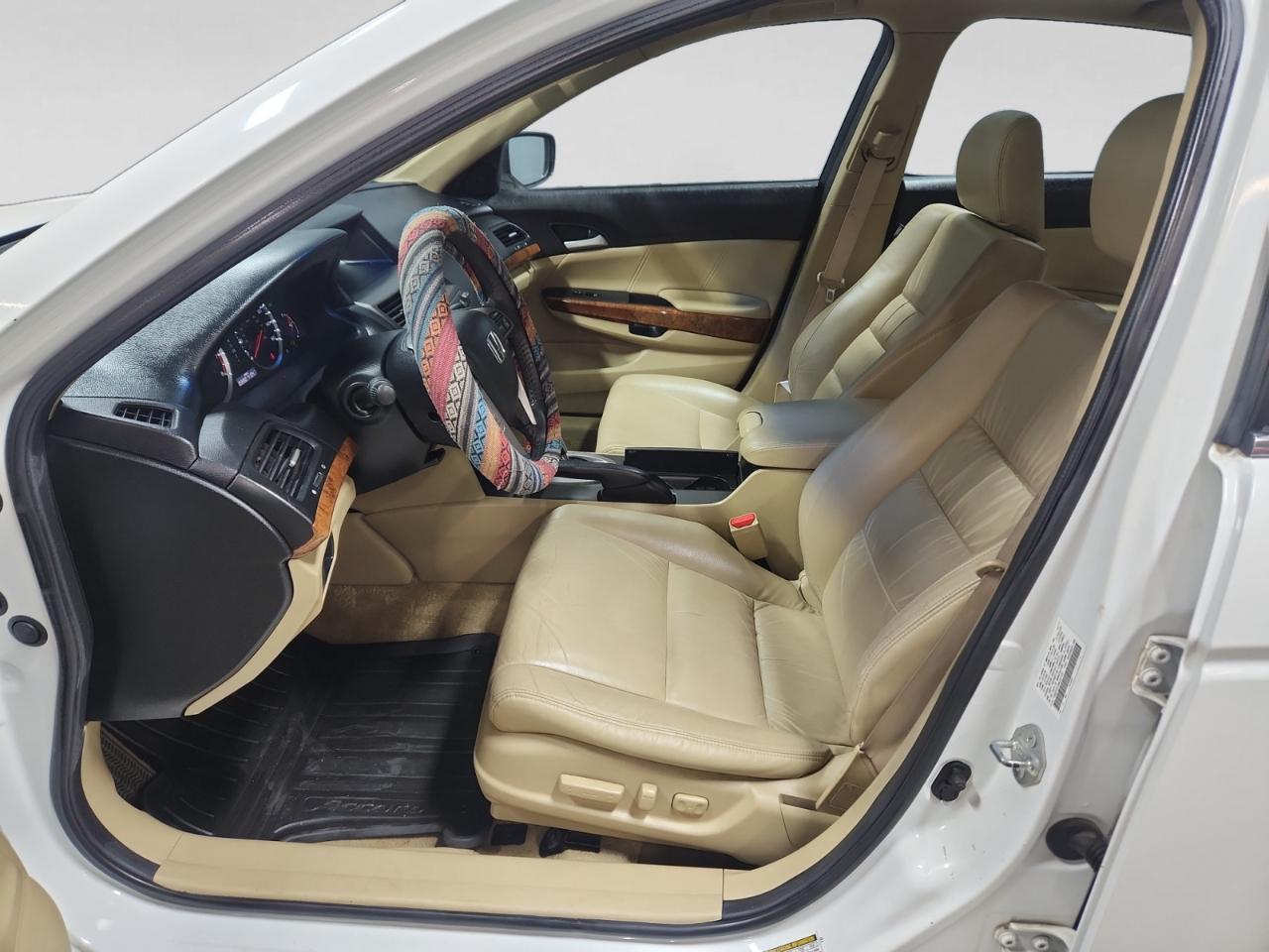 Honda Accord EX-L V-6 Sedan AT 2011